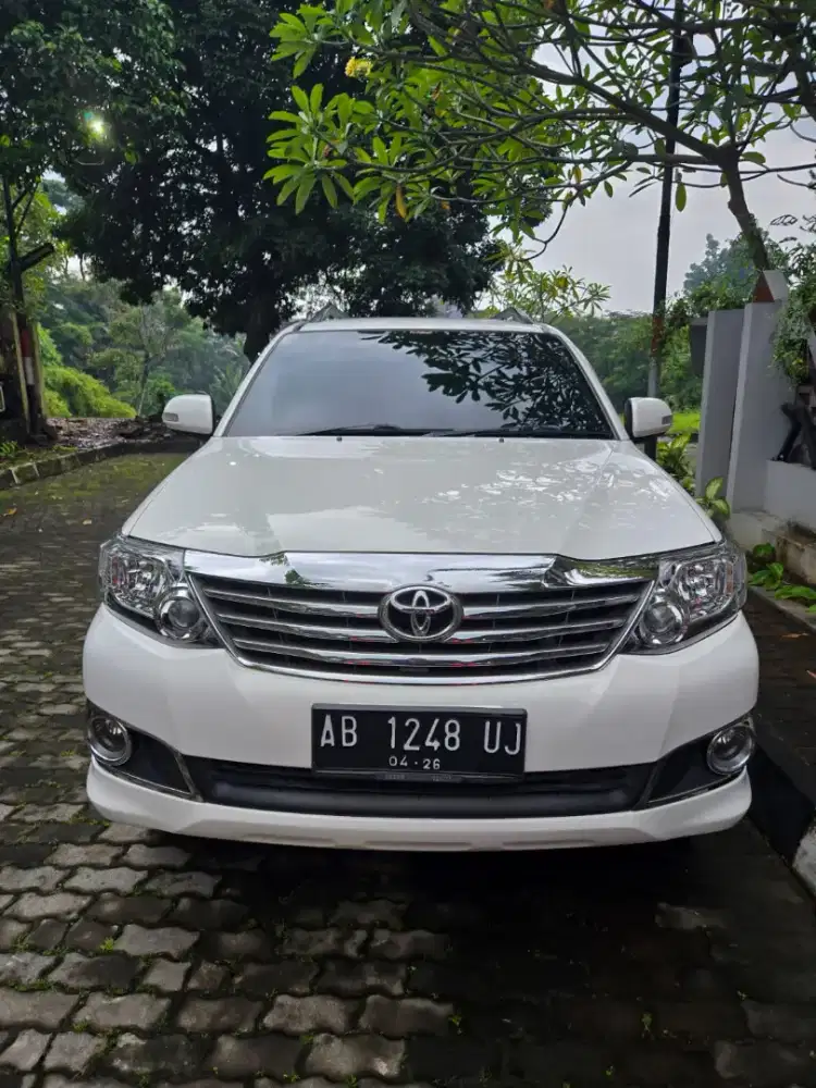 Fortuner putih 2012 km rendah