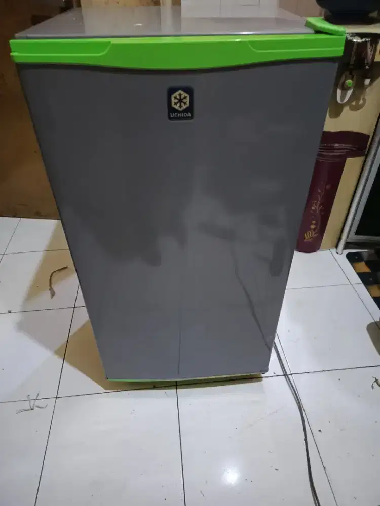 KULKAS UCHIDA FULL ORISINIL BELUM PERNAH SERVICE NORMAL