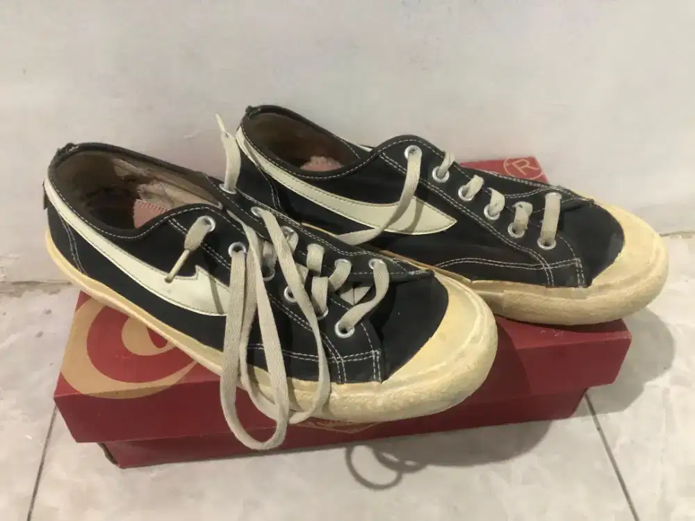 Jual sepatu bekas compass Gazzele low black