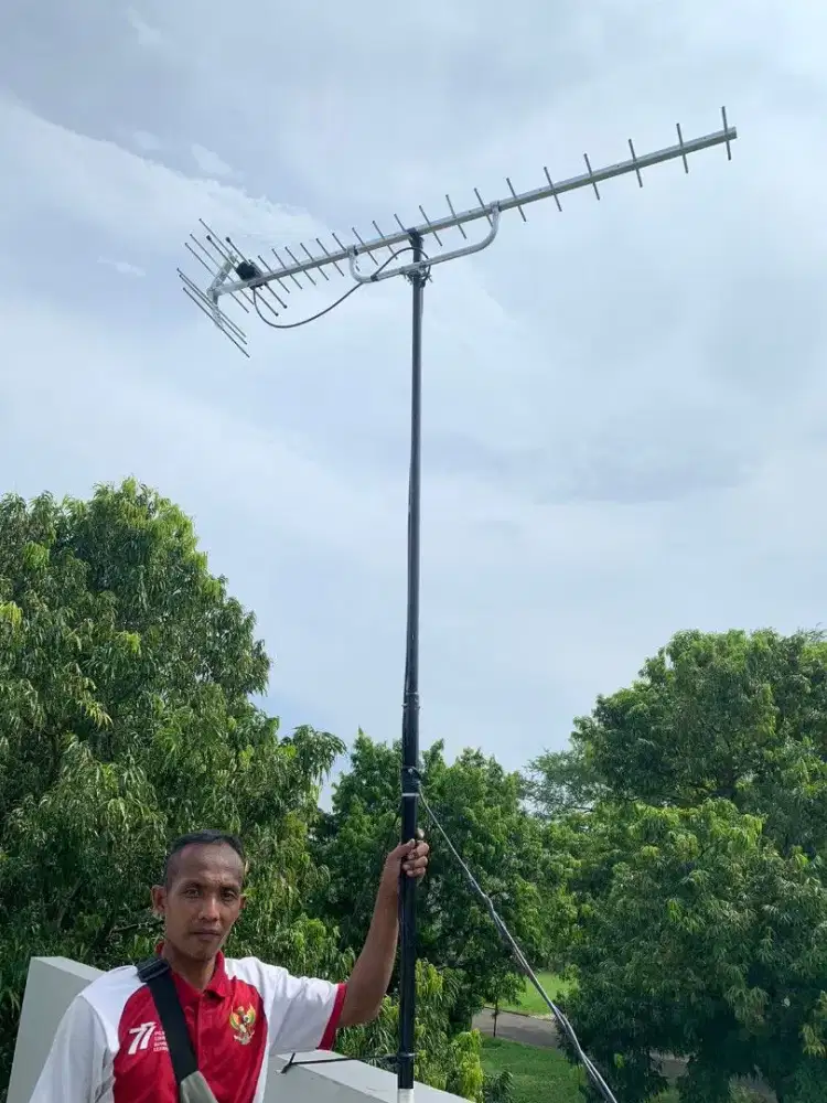 Tekhnisi ahli pemasangan Antenna tv digital