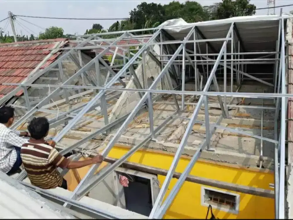 Rangka atap baja ringan
