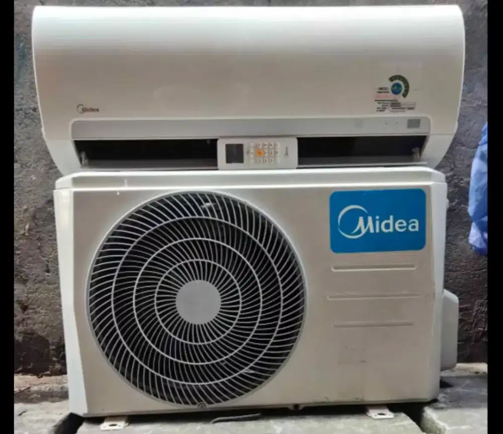 Jual ac midea 1/2  R 32 low 329 watt kondisi 95% ori semua