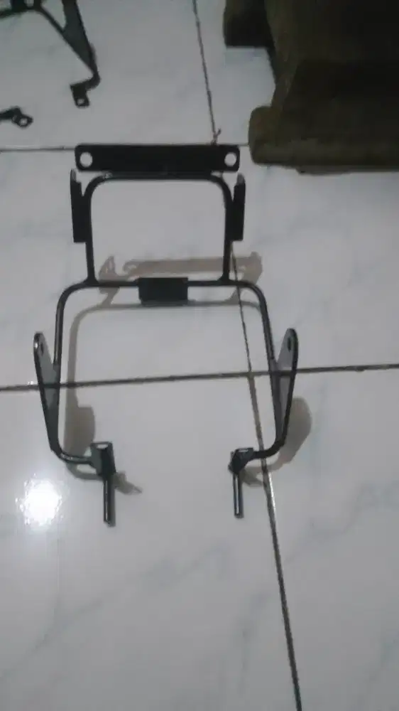 Breket lampu pesek