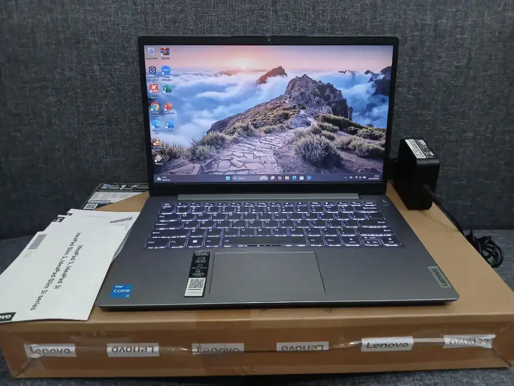 Lenovo Slim 3 Core i3 8/256GB SSD Fullset