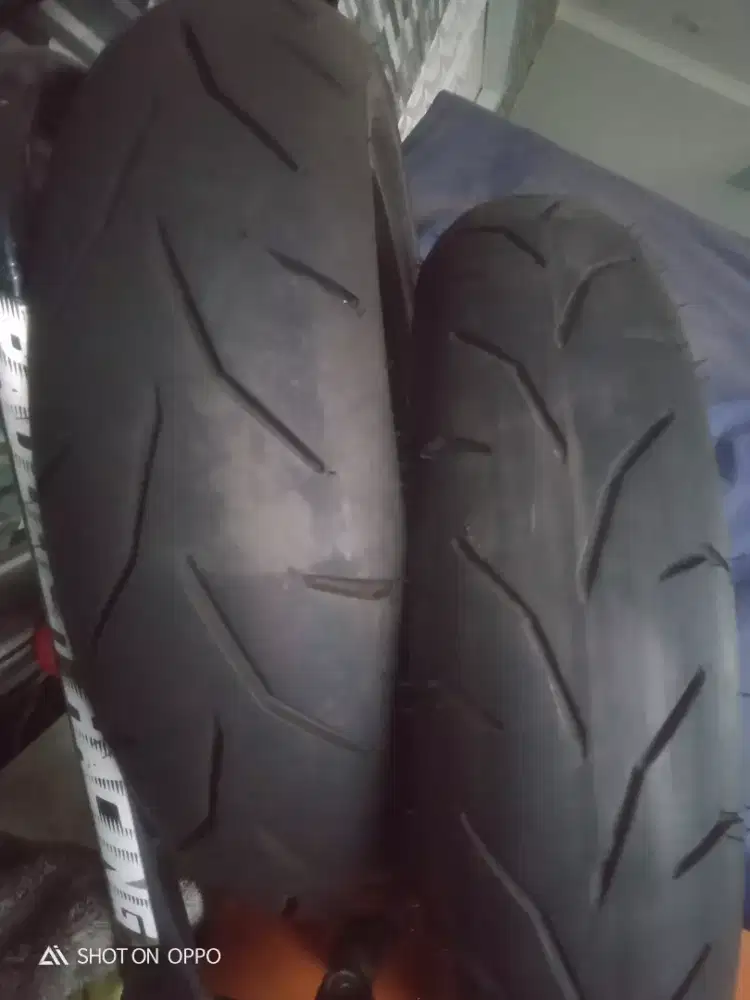 Ban Motor Aerox Depan belakang masih gres  baru pake 2 minnggu bawaan