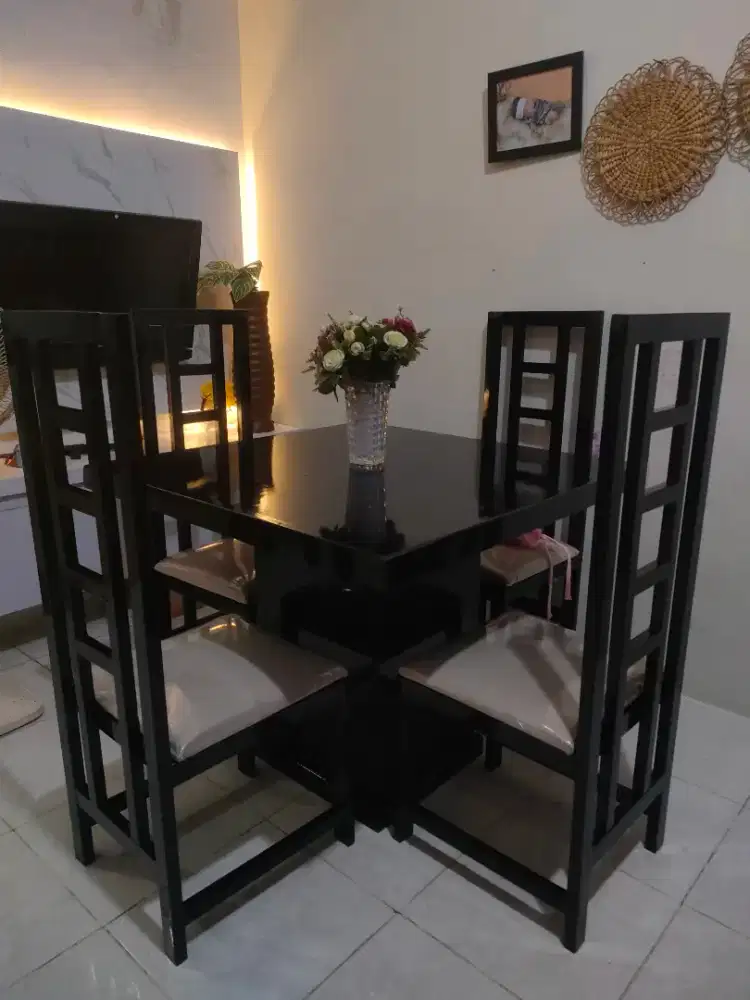 MEJA MAKAN MINIMALIS BARU JUAL RUGI