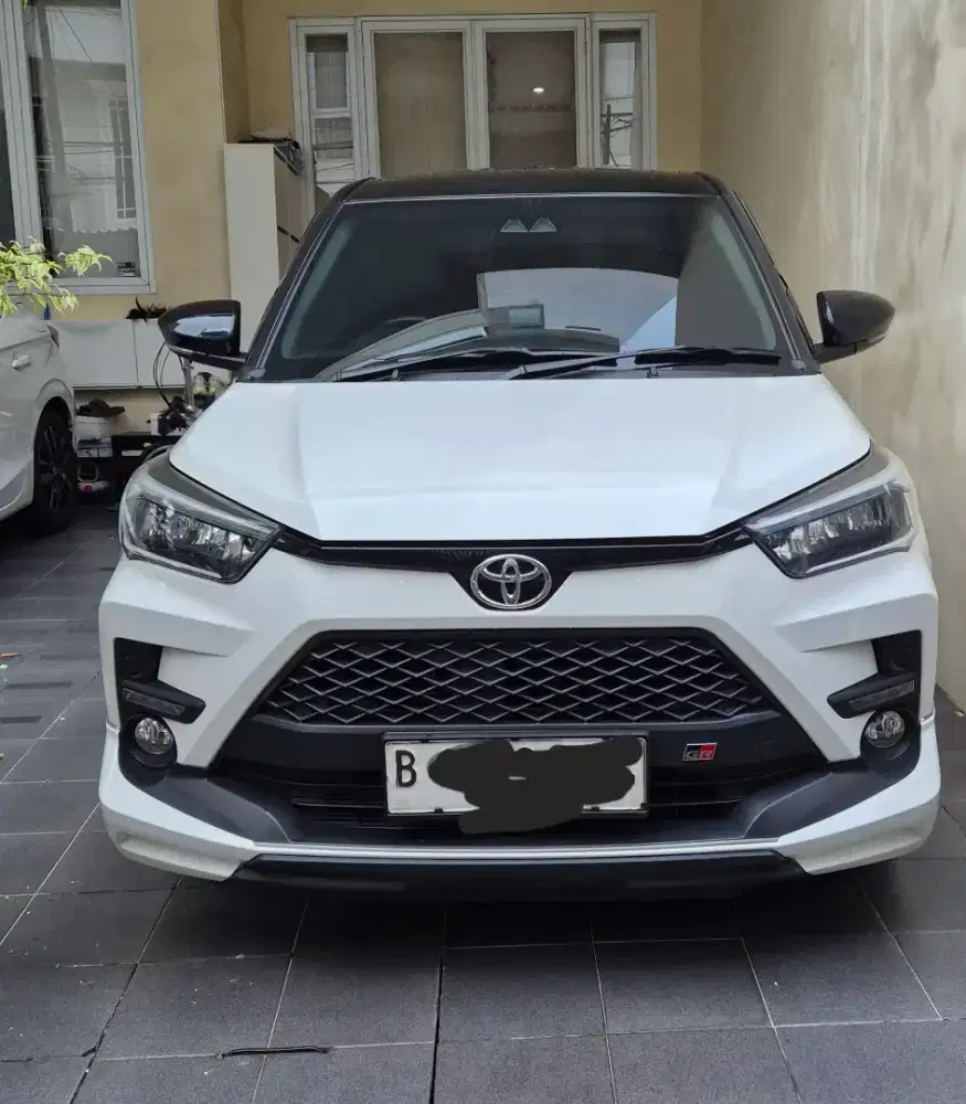 Raize 1.0 turbo TSS two tone