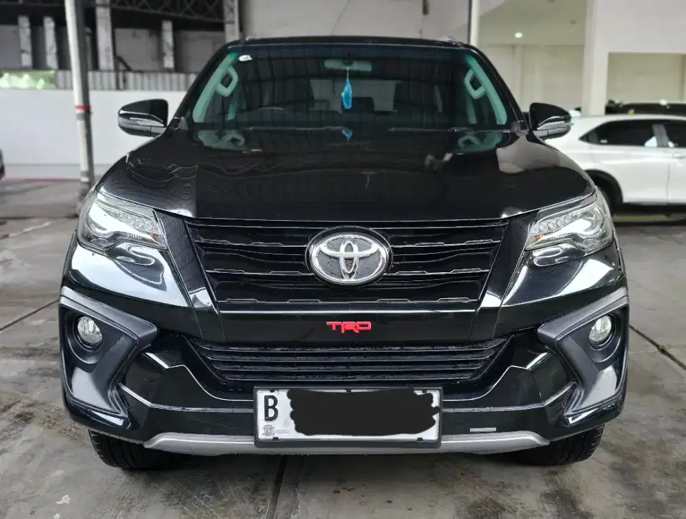 Toyota Fortuner 2.4 VRZ TRD AT Matic 2018 Hitam Km 71rban Mulus Gress