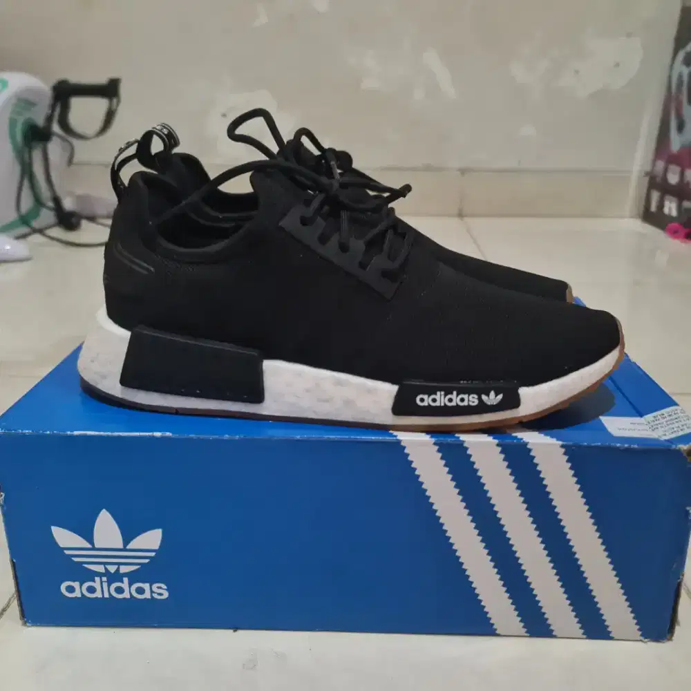 Sepatu Adidas NMD R1 Original Resmi