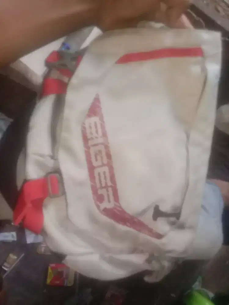 Jual tas eiger bekas murmer