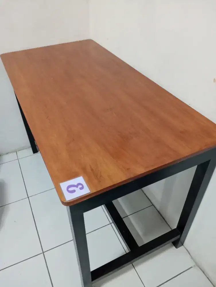 Meja usaha untuk jualan
