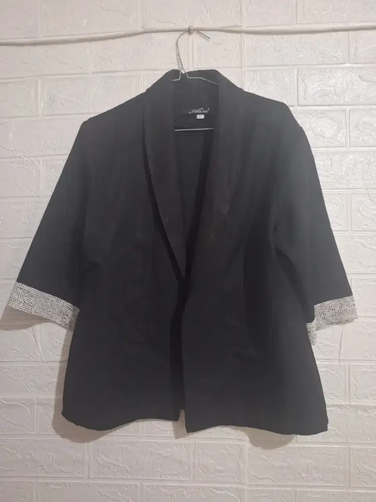 Blezer wanita kantoran kekinian