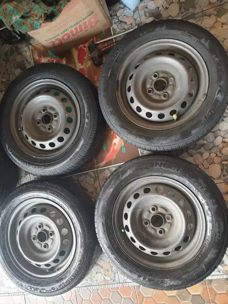 Kaleng r14 pcd 4x100