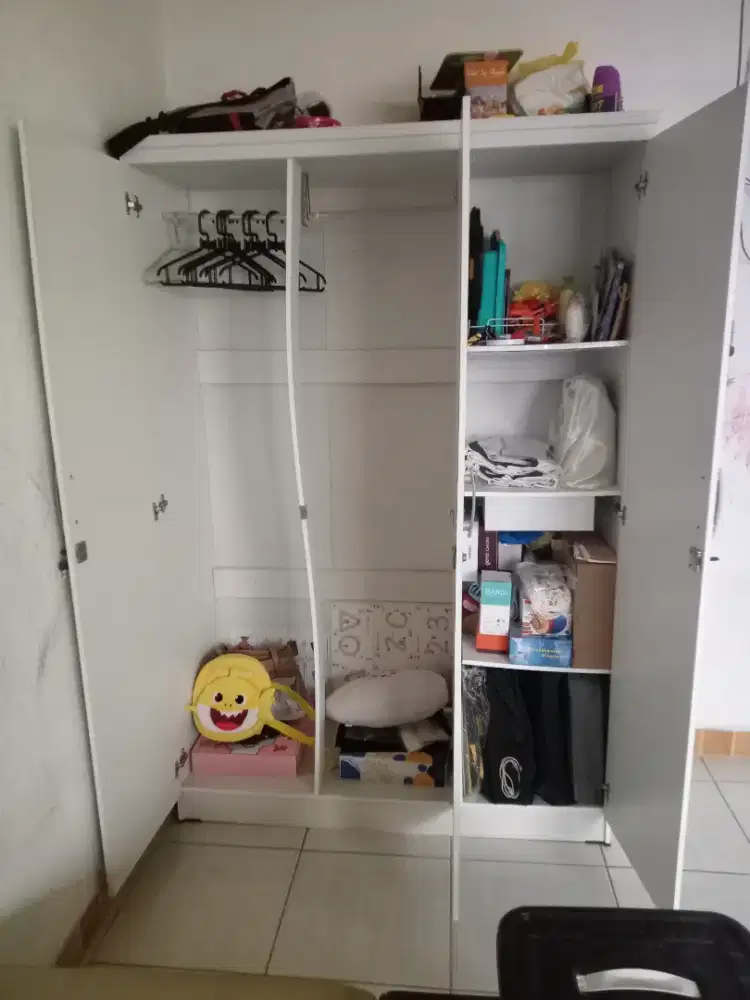 LEMARI KAYU 3 PINTU