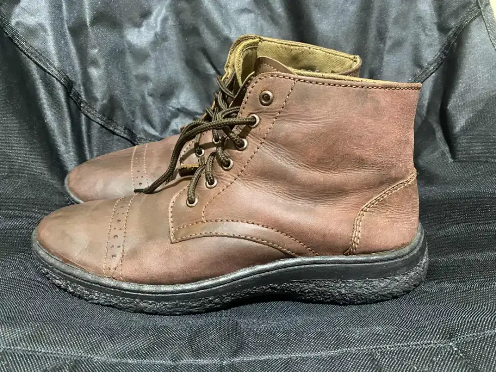 Sepatu boot kulit safety