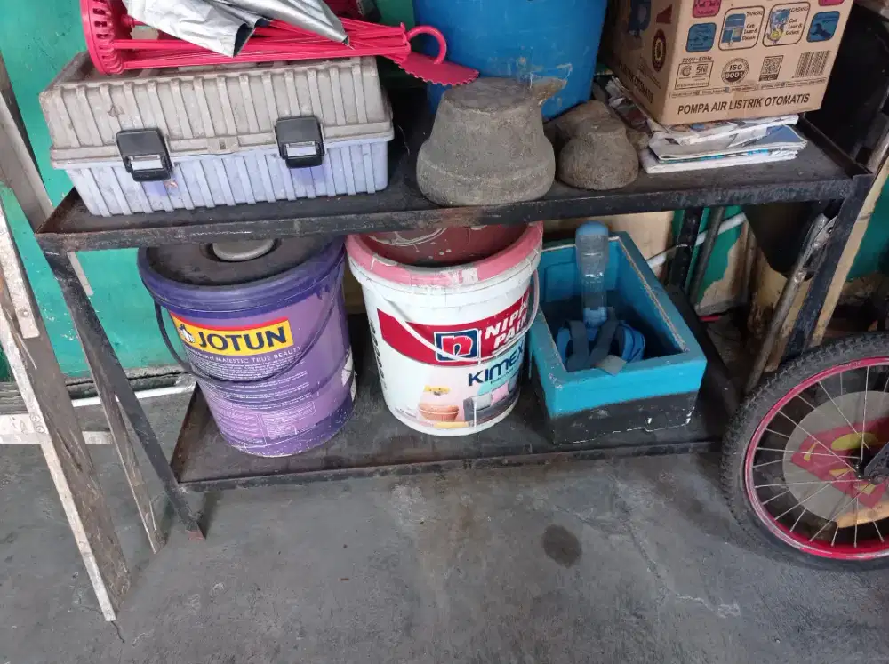Rak meja besi bisa taruhbarang