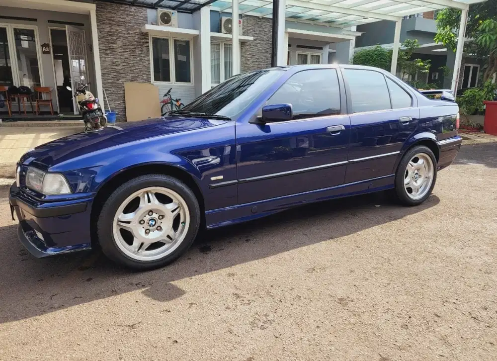 BMW 318i 1997 Bensin