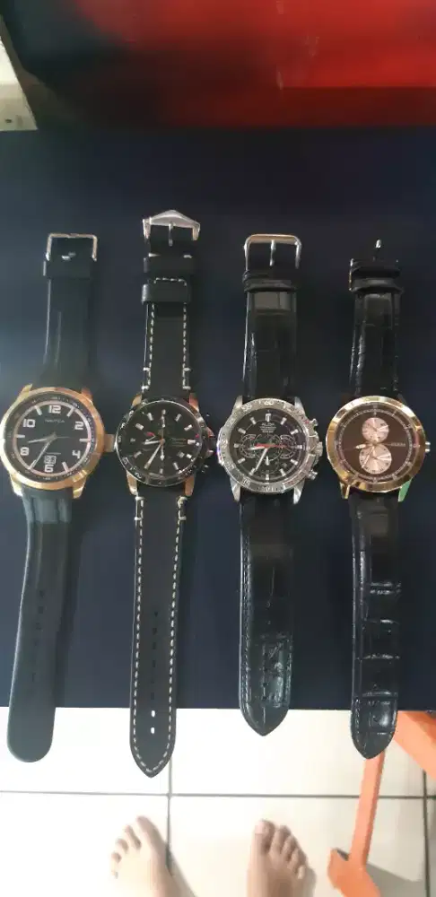 Dijual jam tangan pria ada 4biji