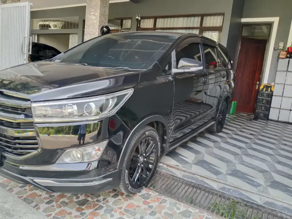 Innova Q venturer diesel A/T hitam
