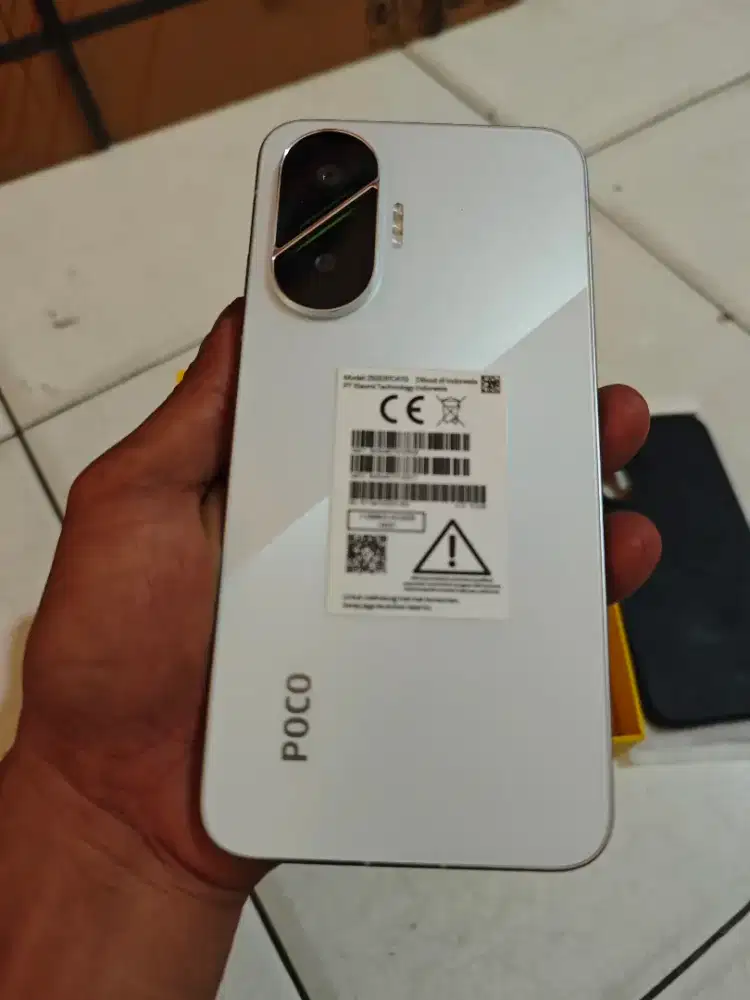 Poco f7 12/512gb