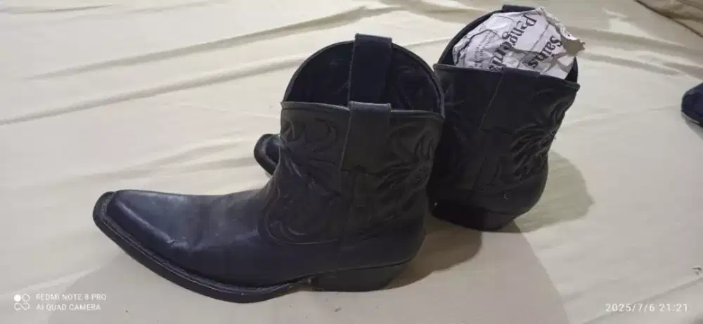Sepatu boots kulit asli pria