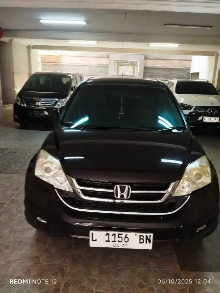 Honda CR-V hitam