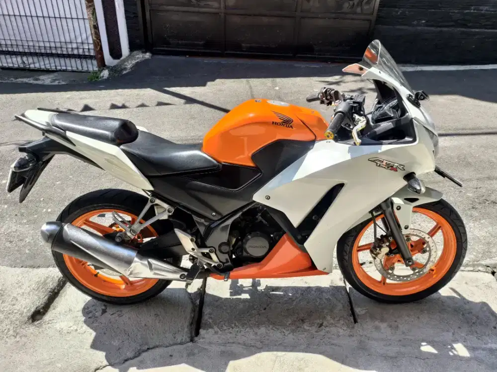 CBR 150R K45A 2015 10JT NEGO