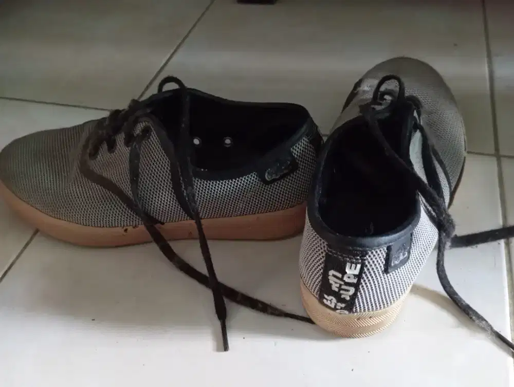 PRELOVE SEPATU MERK ASLI LACOSTE