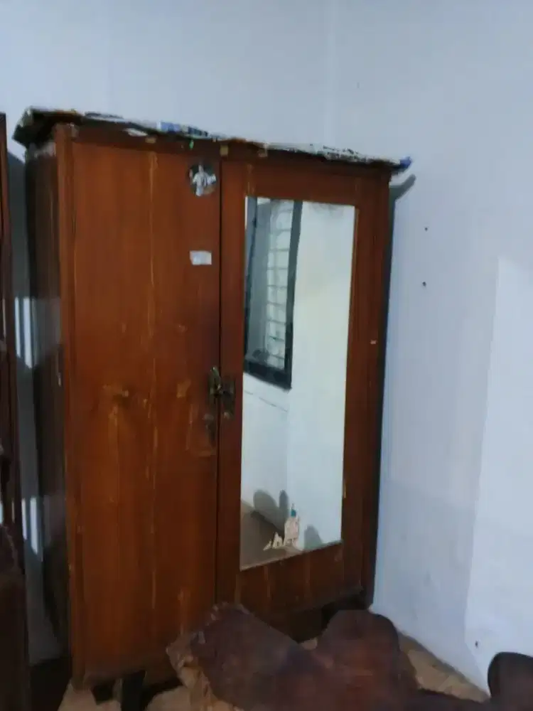 Jual Lemari kaca Jati Second