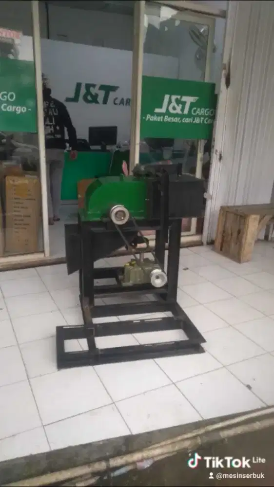 Mesin serbuk kayu