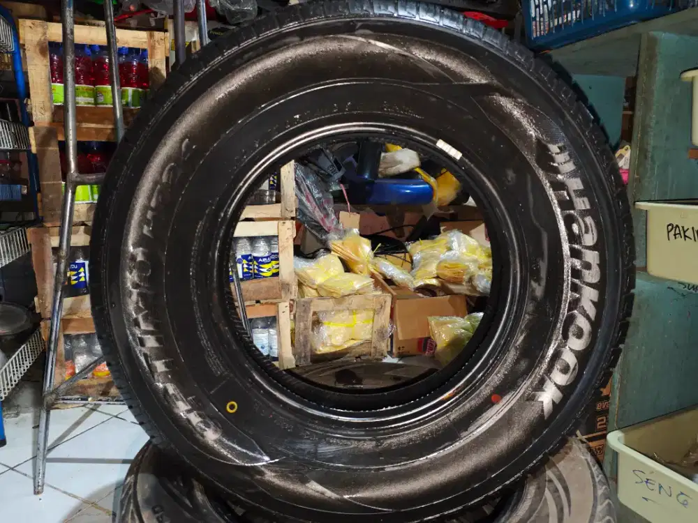 Ban luar hankook 215/70.14