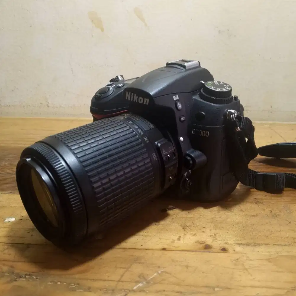Kamera DSLR Nikon D7000 Semipro + Lensa Nikkor 50-200 mm AFS