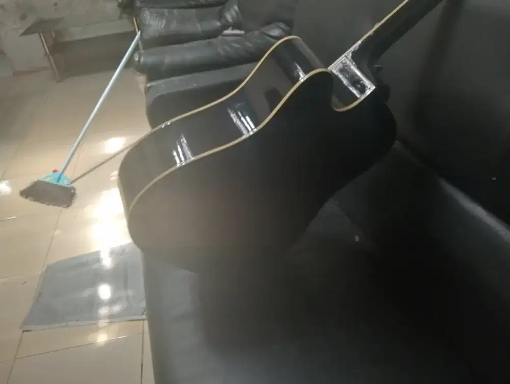 Yamaha adalah salah satu merek gitar akustik yang sangat populer