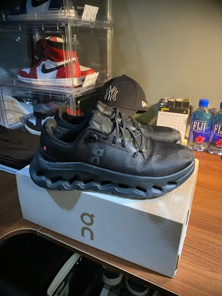 On cloudtilt Full Black Size 42/8.5