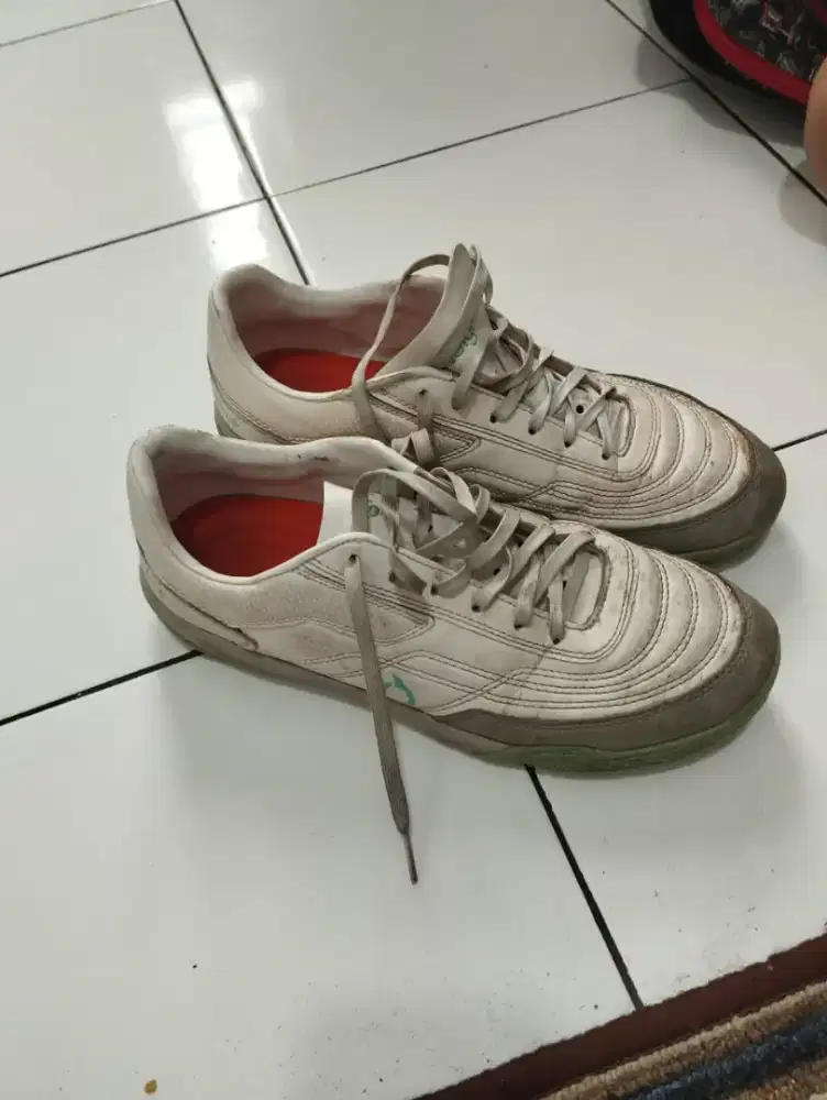 Sepatu futsal ortuseight size 39