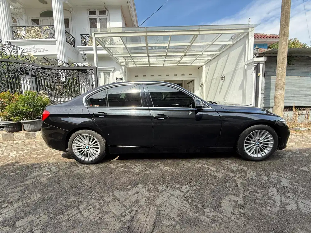 BMW 320i 2018 Bensin