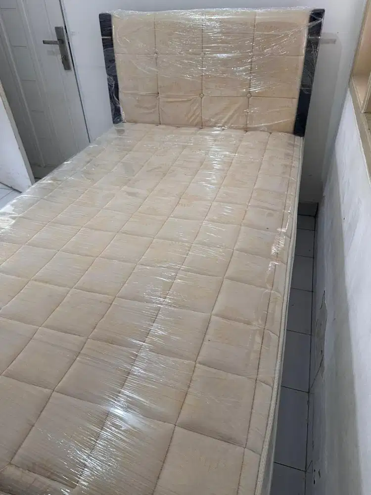 Springbed atas bawah + 1 spring bed bawah