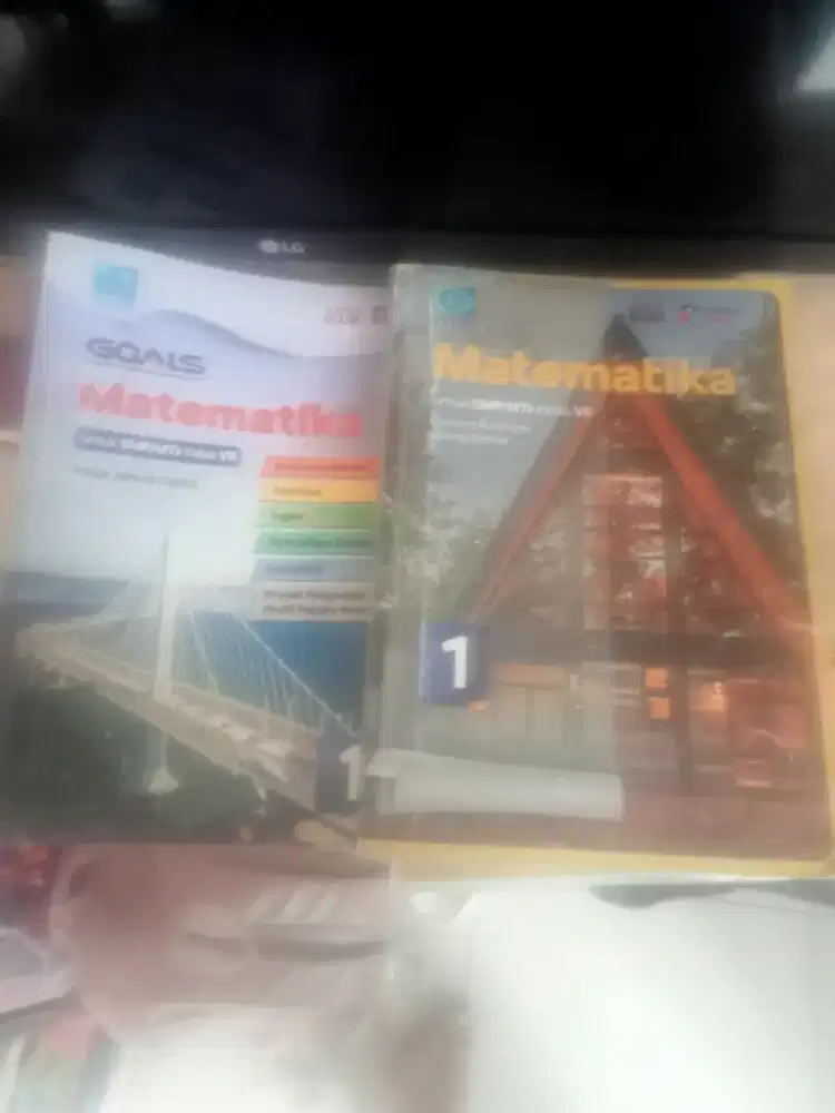 Di jual buku sekolah kelas 7(1 SMP)