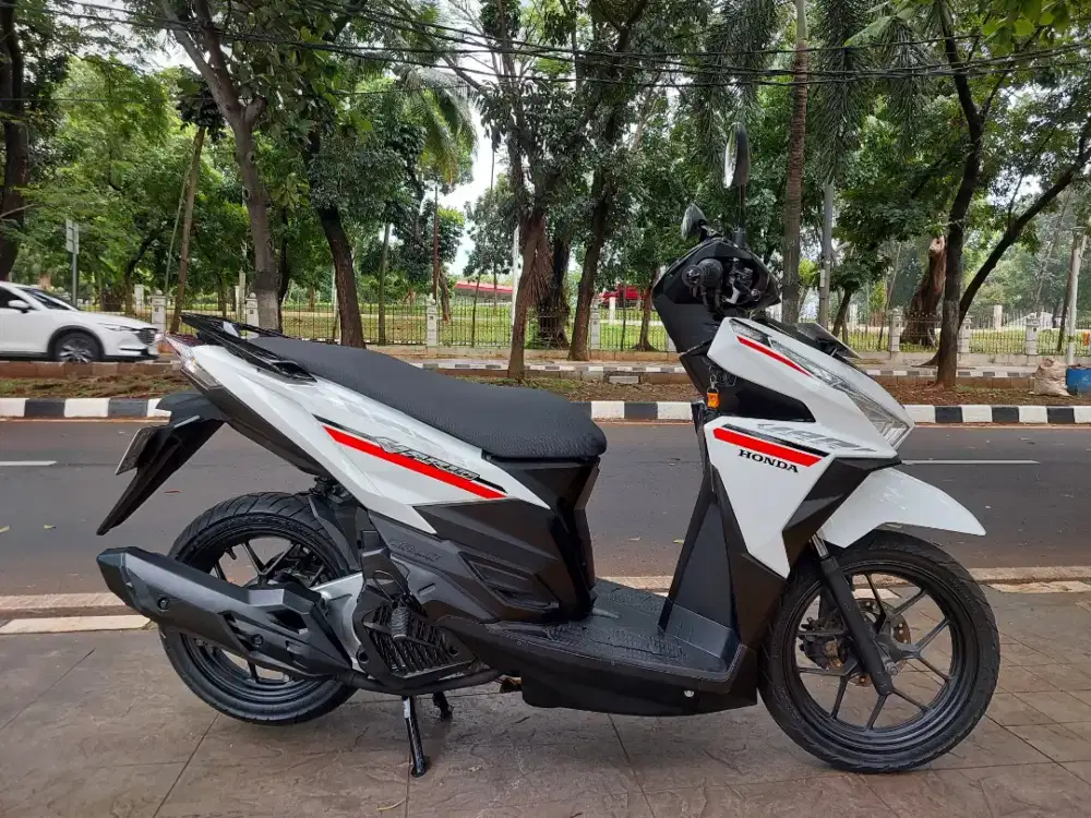 DIJUAL CASH HONDA VARIO 125 CBS LED OLD THN 2015 PAJAK IDUP SIAP PAKAI