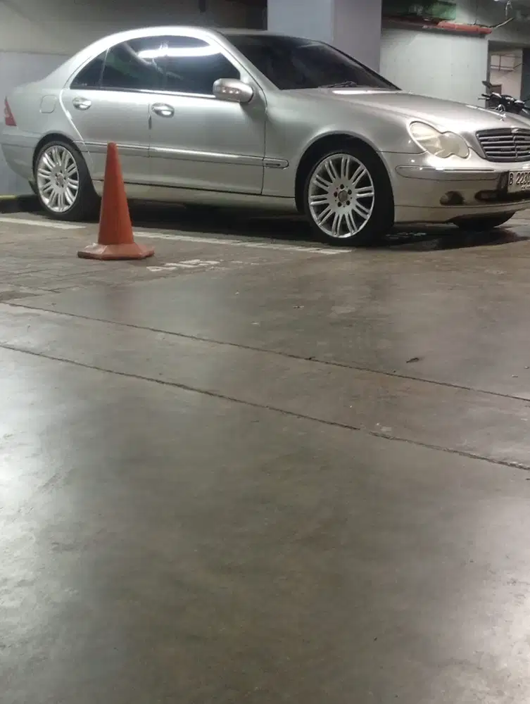Mercedes-Benz C240 2004 Bensin