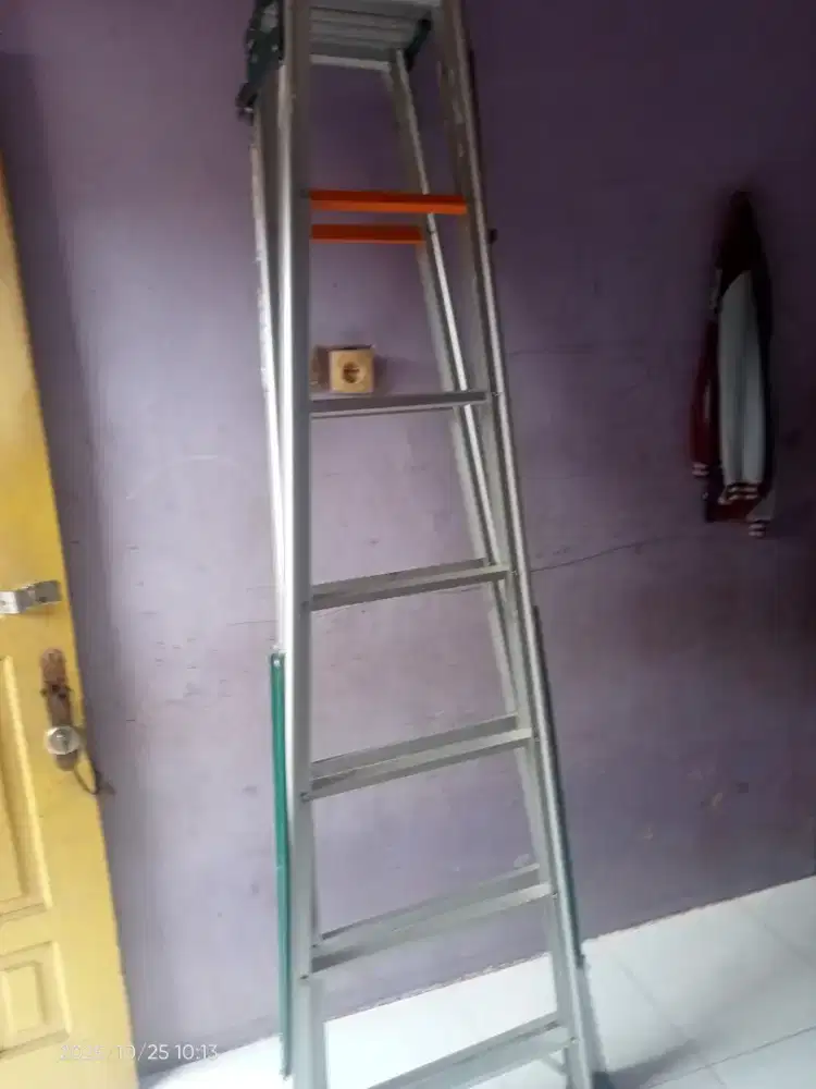 Tangga lipat ukuran 2,5 meter