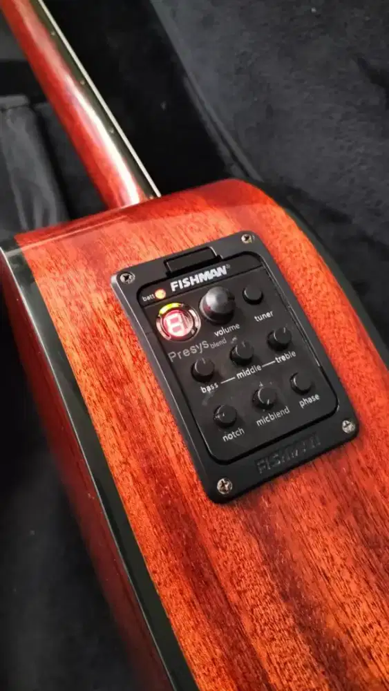 Gitar fender akustik