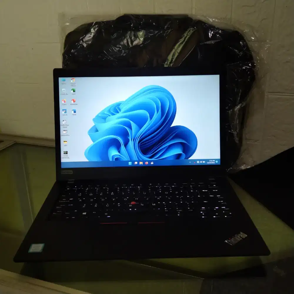 Lenovo thinkpad t480s core i5 gen8 ram 8gb sdd nvme 256gb layar fhd