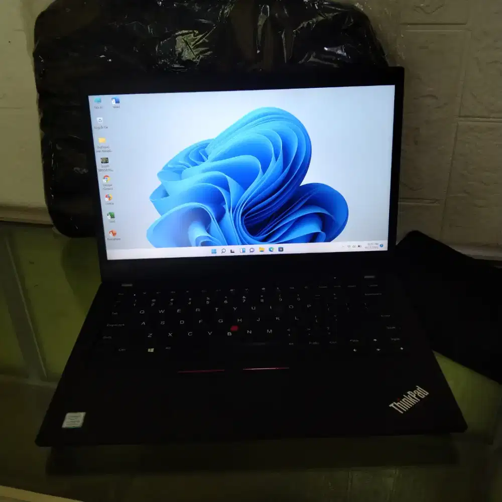 Lenovo thinkpad t490 core i5 gen8 ram 8gb sdd nvme 256gb layar fhd
