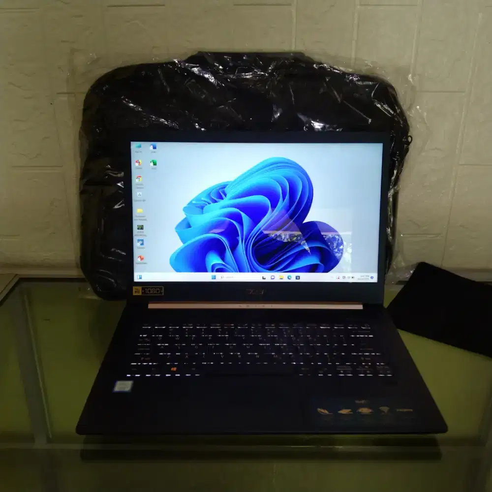 Laptop Acer Swift 5 core i7 ram 8gb sdd nvme 256gb layar sentuh ful hd