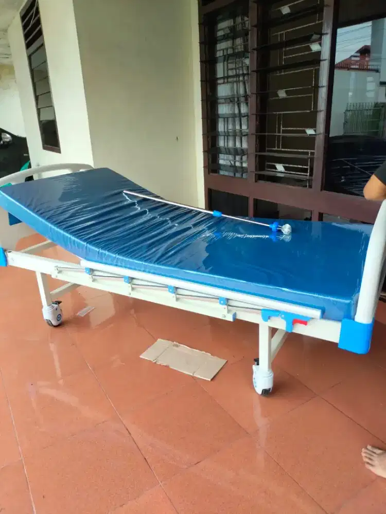 Tempat tidur pasien