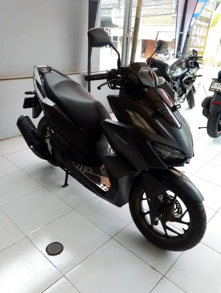 All New Vario 160 CBS Like New KM. 900