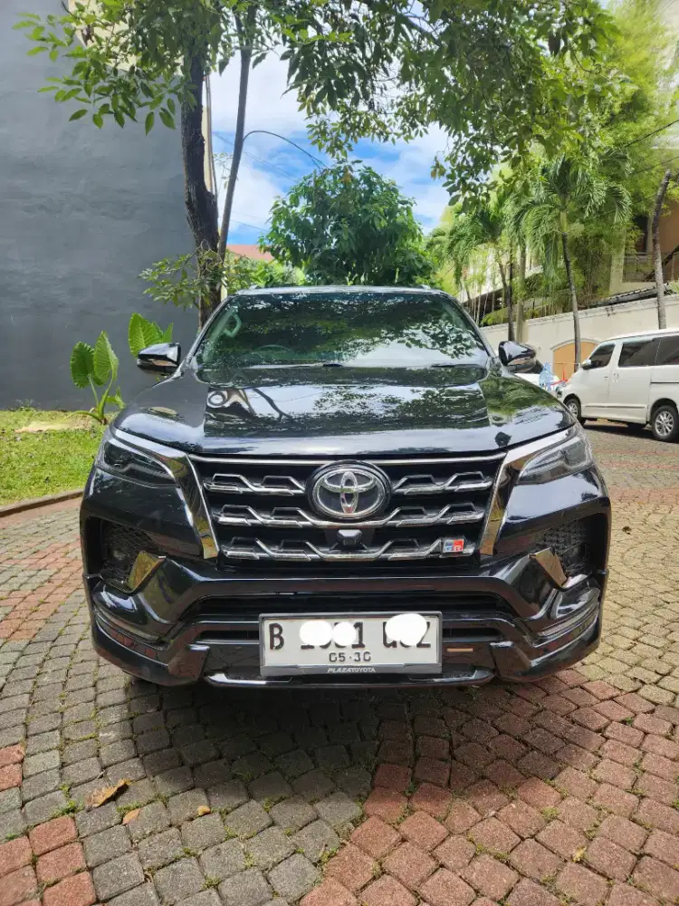 Dijual Toyota Fortuner 2.8 GR Sport Low KM