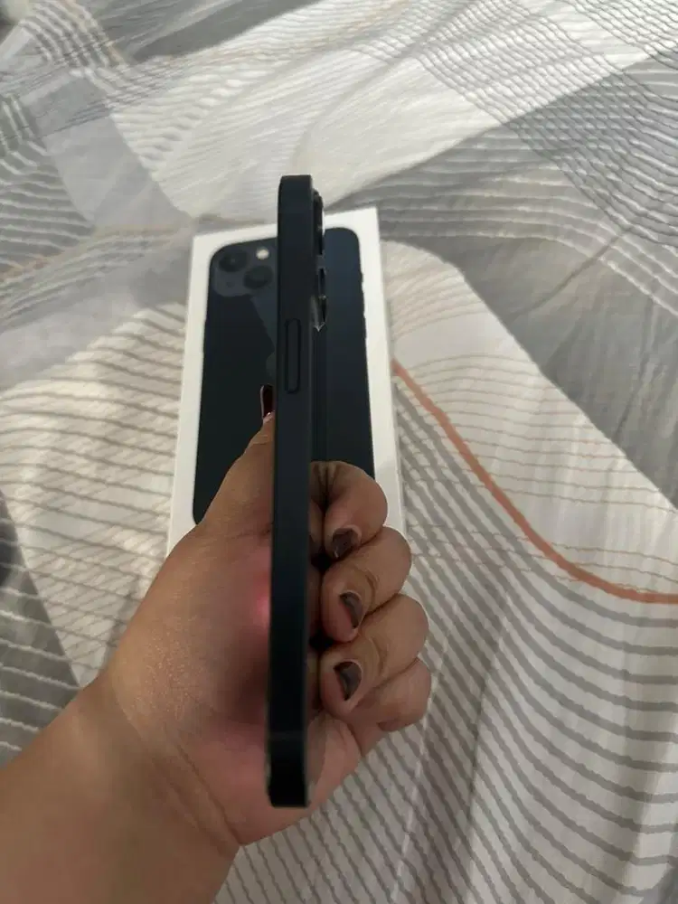 Di jual iphone 13 midnight ibox