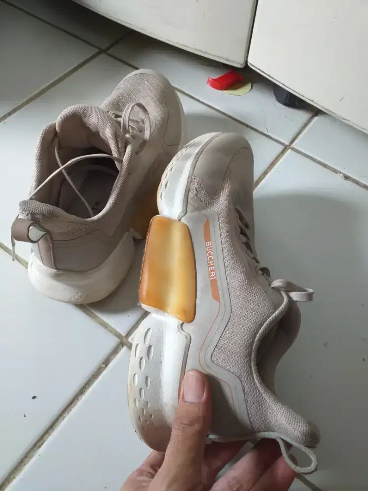 Sepatu buccheri sneaker wanita ukuran 40 fashion perempuan